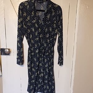 Jones New York EUC  Black Dress with Yellow Paisley Pattern Size Large.